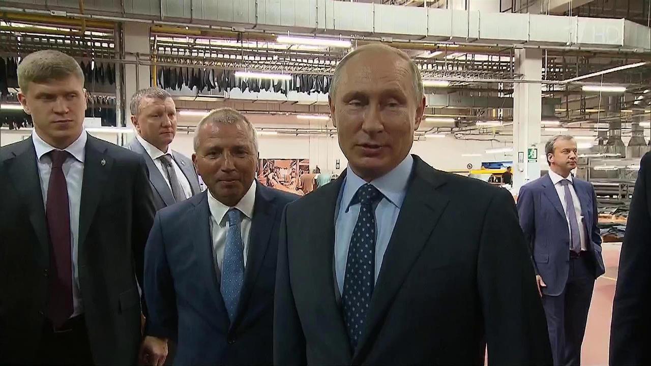 Владимир Путин провел совещание о мерах по развитию легкой промышленности в Российской Федерации