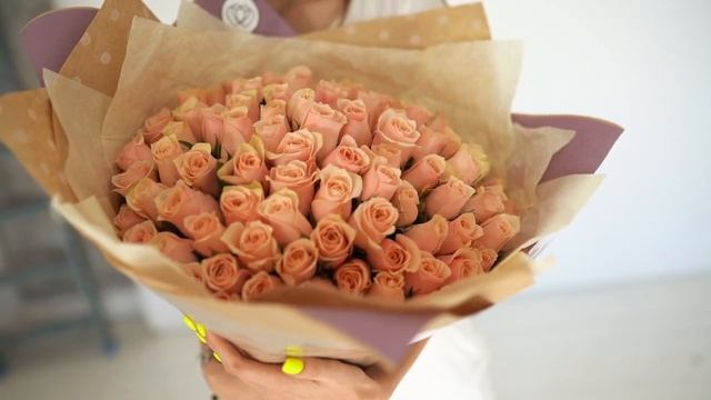 Букет из 101 персиковой розы (Кения) 40 см Standart смотреть онлайн