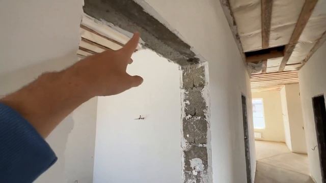 Дом с гардеробной и нестандартной кухней-гостиной в Краснодаре....