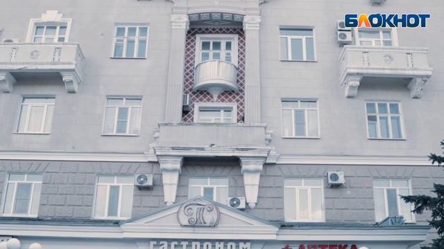 «Доиграемся, пока кто-то пострадает»: в Ростове в доме на Театральной площади рушатся балконы смотреть онлайн
