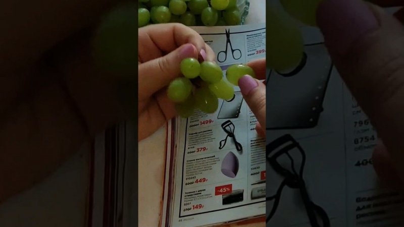 Мукбанг виноград, расслабляющие звуки рта, звуки жевания #асмр #мукбанг #итинг