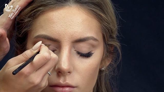 КАК СДЕЛАТЬ ВЕЧЕРНИЙ МАКИЯЖ С ДВОЙНОЙ СТРЕЛКОЙ. ДЛЯ ВЕЧЕРА К 8 МАРТА смотреть онлайн