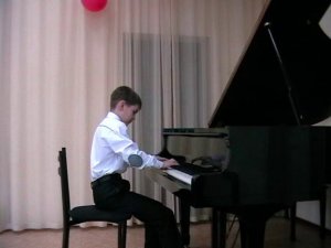 Иващенко Лев, 5 класс Р. Шуман "Дед мороз"