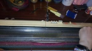 Интарсионная каретка при вязании пряжи секционного крашения.