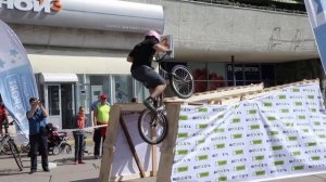 Соревнования по велотриалу на площади Юности (1)