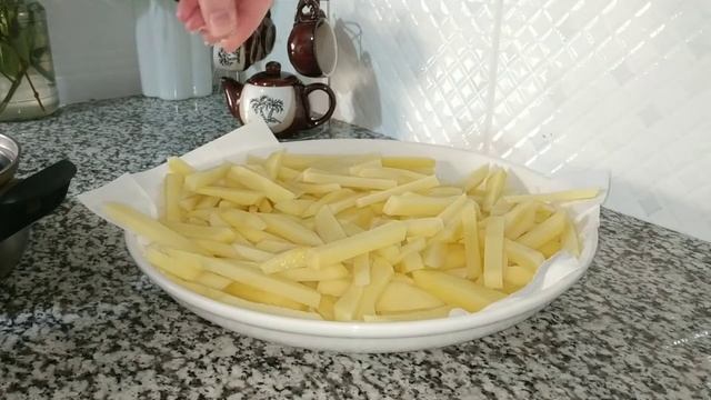 Картошечка фри . Обязательно попробуйте приготовить она очень вкусная !!!