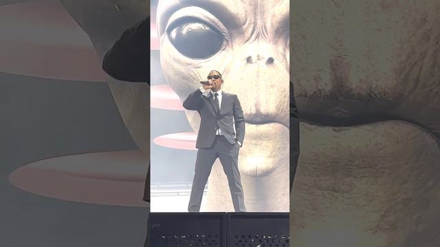 Уилл Смит тряхнул стариной и спел свой хит "Men in Black" на фестивале Coachella