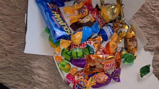 Торт на завтрак/варю солянку/подарки по акции/мариную индейку/распустила капюшон смотреть онлайн