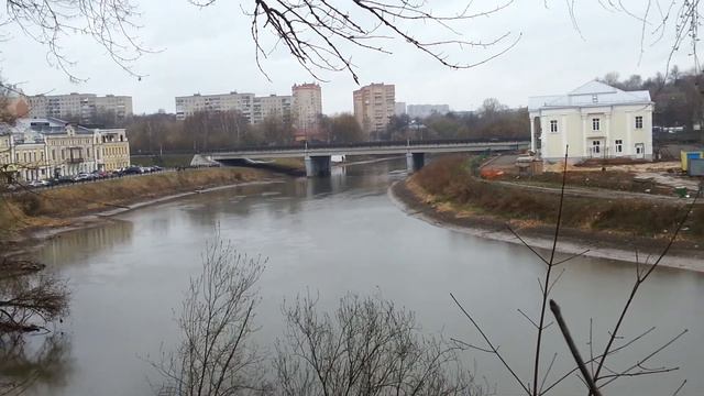 Сырая погода Апреля. смотреть онлайн