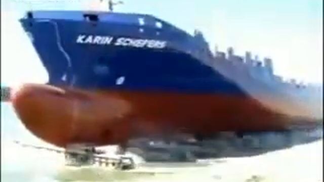 Красивое зрелище Спуск кораблей на воду смотреть онлайн