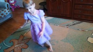 Сонькин меряет свои платья, Модный показ,Дефиле
