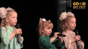 "Петухи запели".