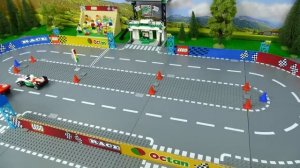 Игрушки - строим город из конструктора