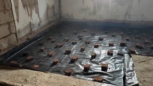 Начало ремонта в доме. Гидроизоляция потолка.