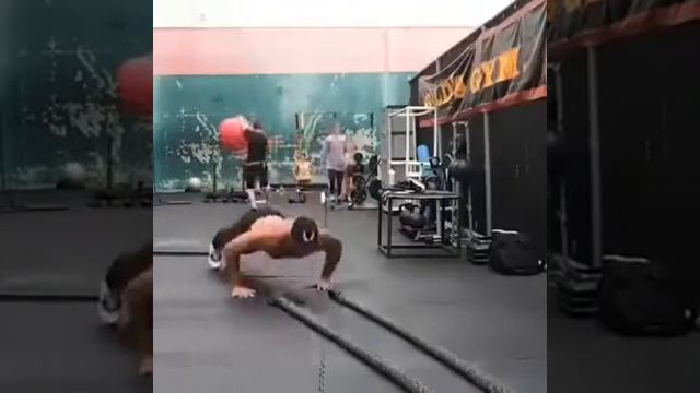 потрясающий, последние спортивные видео для тренировки мышцы сильными