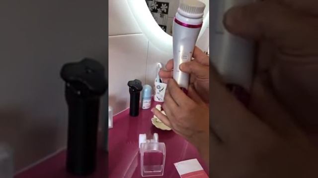 Электрическая очищающая щётка для снятия макияжа