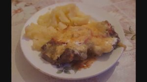 Отбивная с помидором и сыром