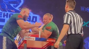 АРМФАЙТ ВФА Антон Корчин в сухую выигрывает Максима Зобнина. ARMWRESTLING ZELENOGRAD 2022