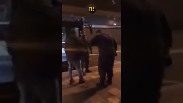 В Росгвардии опровергли сообщения о том, что сотрудники назвали чернокожего мужчину обезьяной смотреть онлайн