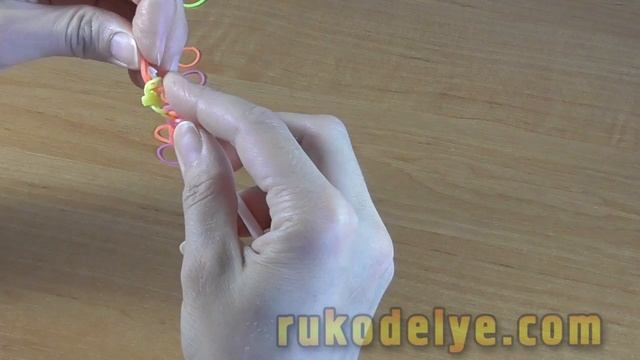 Брелок из резинок СЕРДЦЕ без станка. Как сплести сердце из резинок без станка