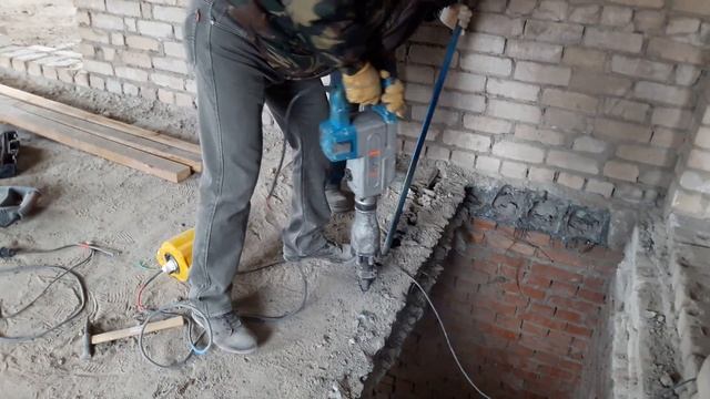 Демонтаж части плиты перекрытия под лесницу на 2 этаж. смотреть онлайн