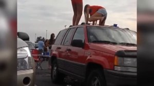 Самые смешные ПАДЕНИЯ ДЕВУШЕК / Фейлы 2016