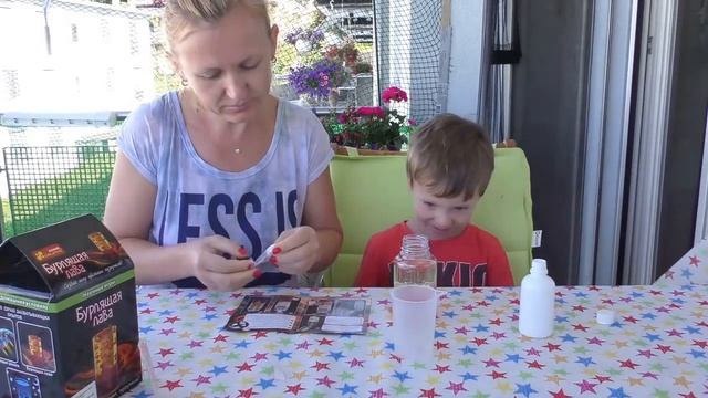 Научные игры. Бурлящая лава. Шоу цветных пузырьков#Experiment. Boiling lava смотреть онлайн