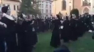 Рейв в монастыре под техно