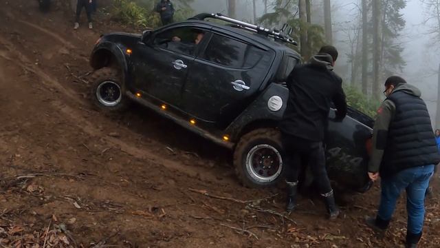 Nissan NavarA Vs Mitsubishi L200 Vs Nissan Skystar  OFF ROAD@TURKIYE  / Orman Yolunda  Kayanlar