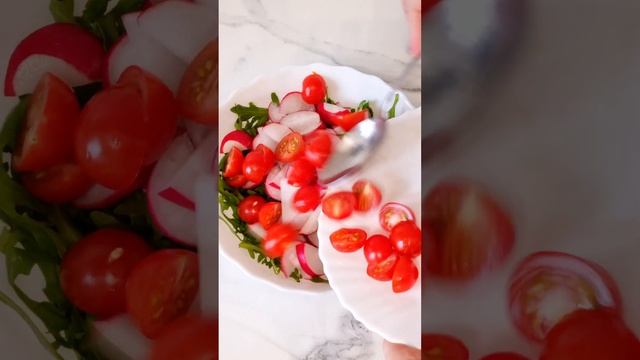 Полезный салат с рукколой и редисом. Полезный и вкусный салат на скорую руку.