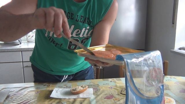 Германия.Завтрак. Мало копчёный Лосось" Lachs " смотреть онлайн