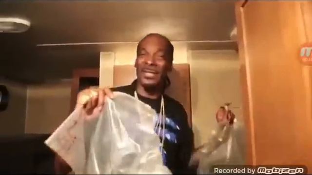 Снуп дог с пакетами травы смотреть онлайн