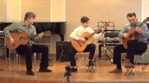 Трио гитаристов, концерт класса