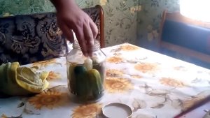 Как сохранить огурцы до зимы свежими.