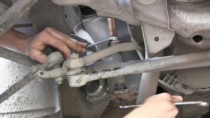 Мерседес w123 меняем втулки маятника