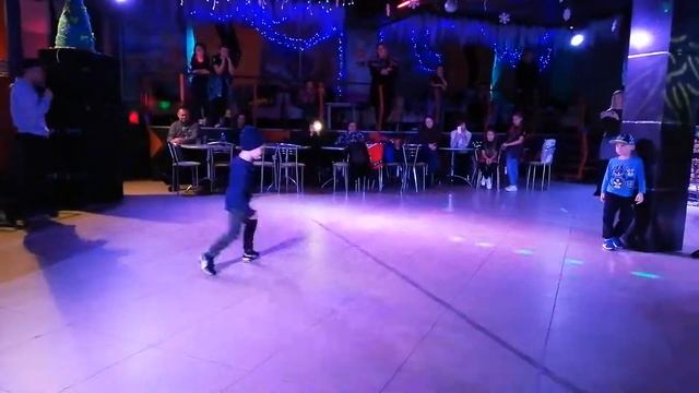 Брейк данс соревнования малышей в НК Шелтер 25.12.2018 смотреть онлайн