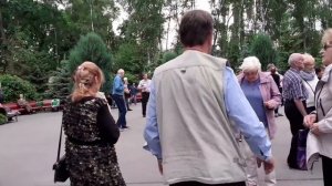 А МНЕ БЫ, А МНЕ БЫ!???_ТАНЦЫ В ПАРКЕ ГОРЬКОГО ХАРЬКОВ МАЙ 2021.mp4