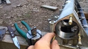 Двигатель Andoria 4ct90i Бурт головки, система смазки и вакуумные насосы, виды.