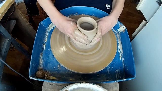 Вазочка из глины //Гончарство. смотреть онлайн