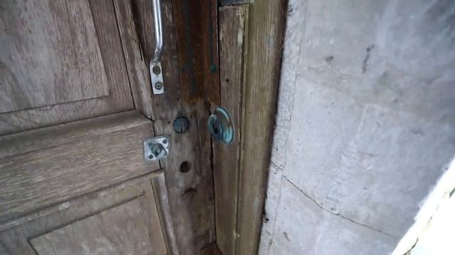 Abandoned Harry Potter Hogwarts Castle Deep In The Middle Of Nowhere смотреть онлайн