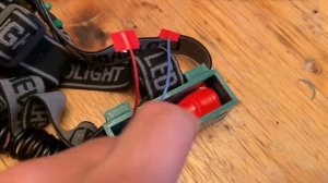 Как отремонтировать налобный фонарик. Переделка на 18650.