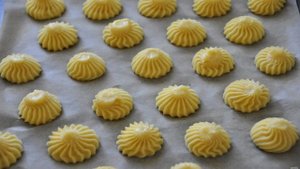 Профитроли с сёмгой и сливочным сыром
