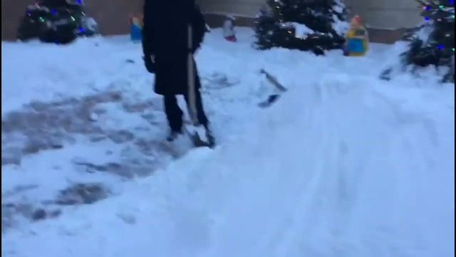 Форт из снега// как зделать вход в дом из снега// получилась очень круто? смотреть онлайн