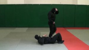 ОМОН. Видео рубрика по самообороне и боевому самбо. Урок 14.