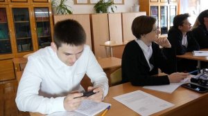 "Достала ла ла ла родная школа ла ла ла..." (фрагмент школьного фильма)