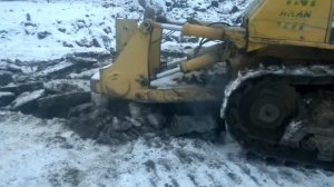 Bulldozer Komatsu D275A рыхление породы.