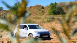 Испытываем Mitsubishi Outlander на бездорожье. Кругом один песок