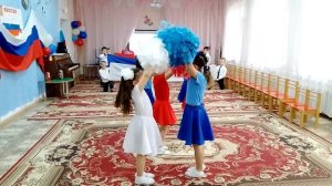 танец ко Дню Единства России. группа "Радуга".