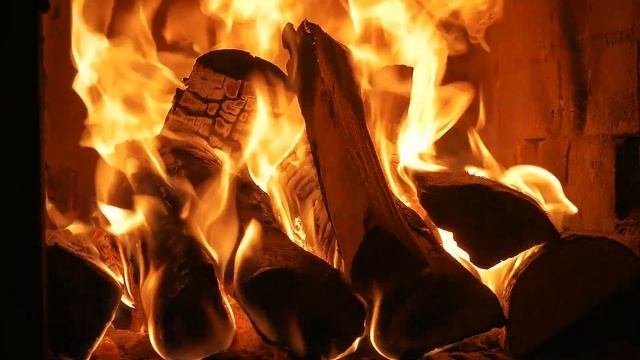 Горящий огонь. Для медитации. Огонь в реальном времени. Расслабляющее видео с горящим огнем.  4K UH