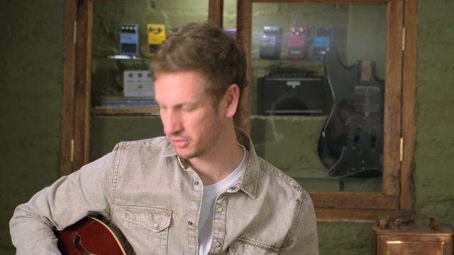 Centre Stage - The Epiphone Noel Gallagher Riviera смотреть онлайн